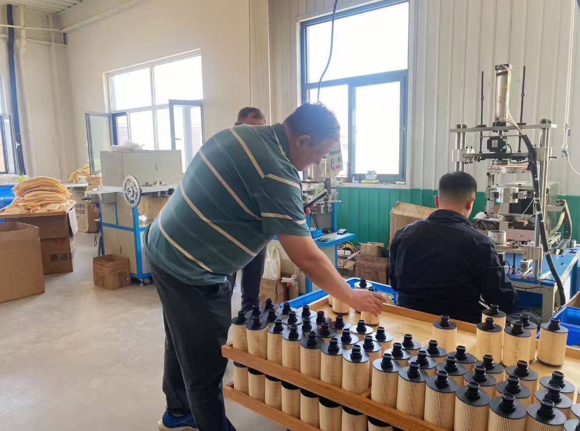 Ryska kunder besöker Guohao Filter Factory